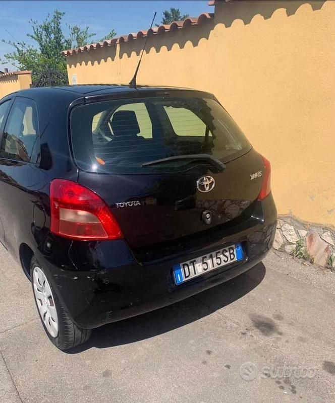 Usata Toyota Yaris 87 CV (63 kW) 2008 Nero Utilitaria