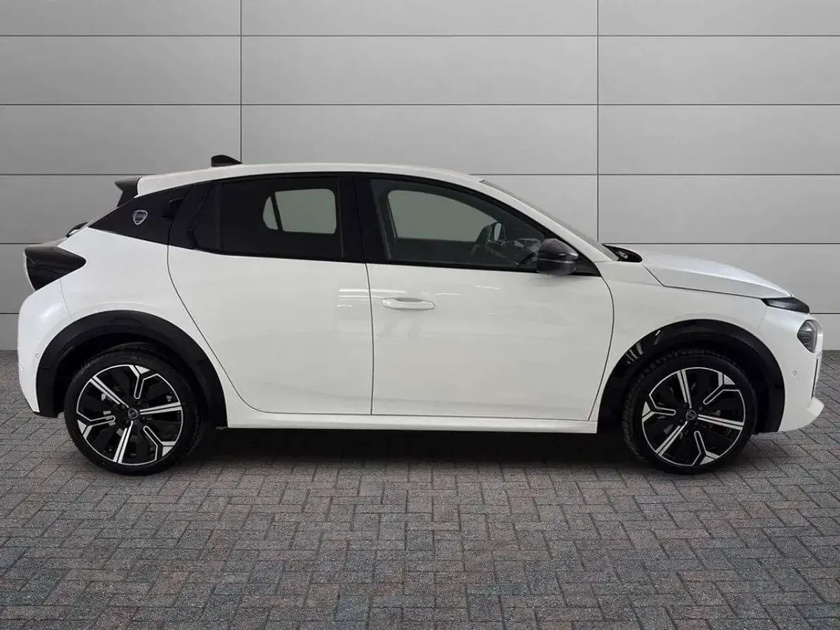 Usata Lancia Ypsilon 101 CV (74 kW) 2025 Bianco Utilitaria