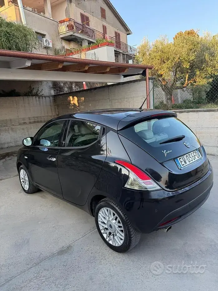 Usata Lancia Ypsilon Gold 95 CV (69 kW) 2014 Nero Utilitaria