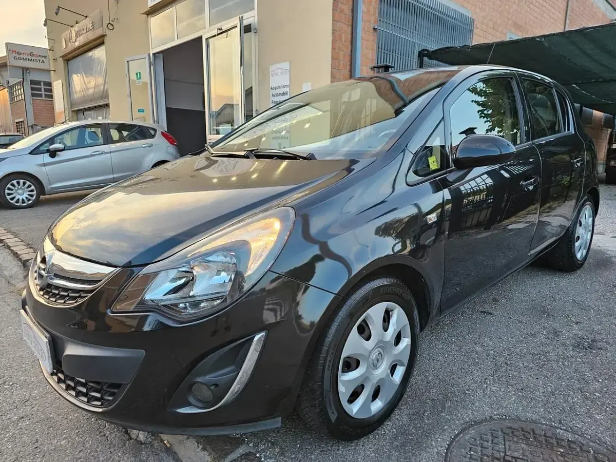 Usata Opel Corsa 75 CV (55 kW) 2014 Nero Utilitaria
