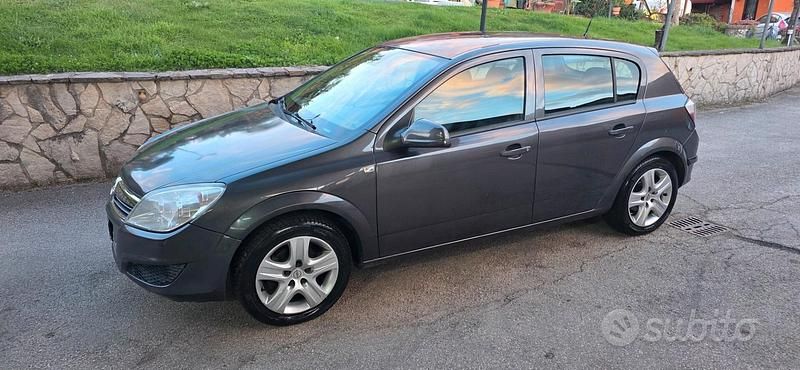 Usata Opel Astra Enjoy 88 CV (64 kW) 2010 Grigio Berlina