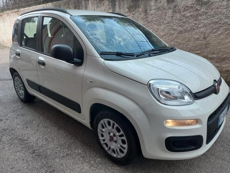 Usata Fiat Panda Lounge 69 CV (50 kW) 2012 Bianco Utilitaria