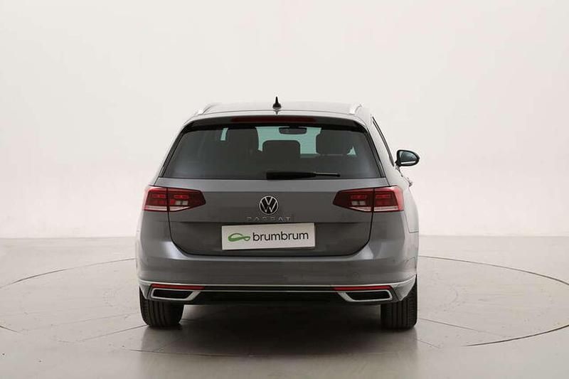 Usata VW Passat Executive 150 CV (110 kW) 2022 Grigio Station wagon