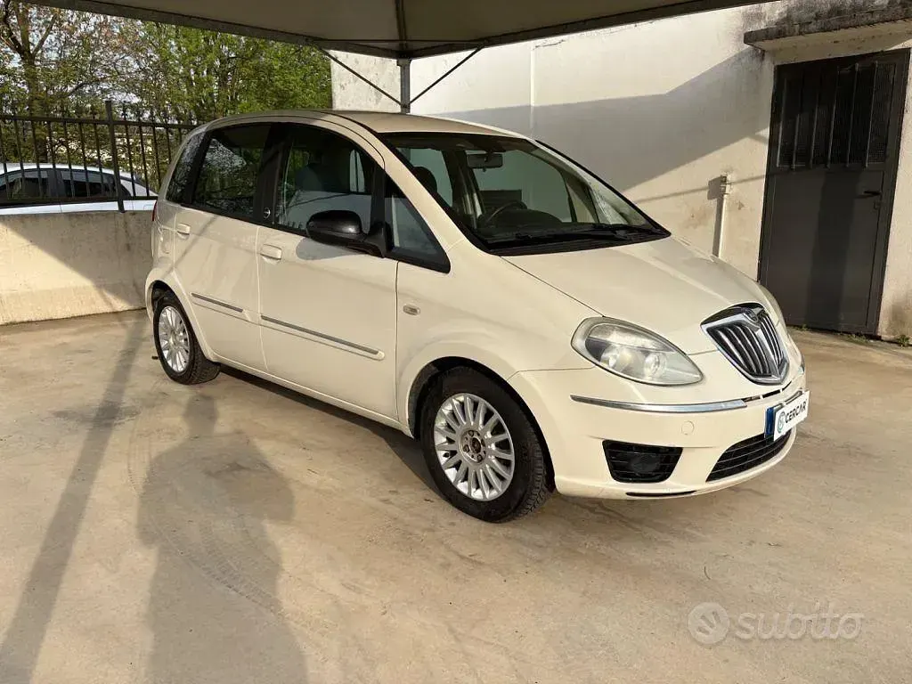 Usata Lancia Musa 77 CV (56 kW) 2012 Bianco Monovolume