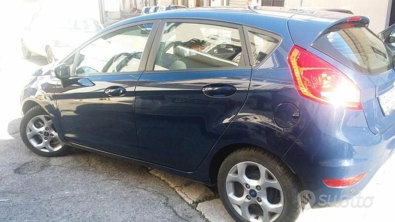 Usata Ford Fiesta 80 CV (58 kW) 2012 Blu/azzurro Utilitaria