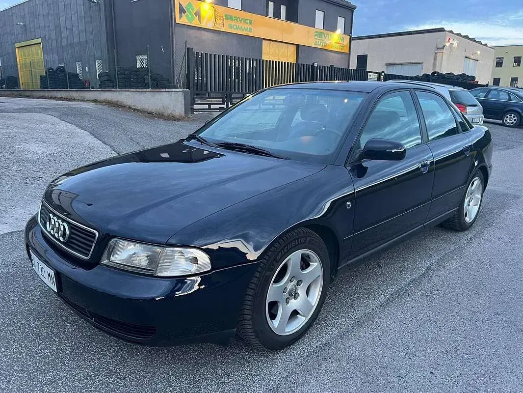 Usata Audi A4 179 CV (131 kW) 1998 Blu/azzurro Berlina