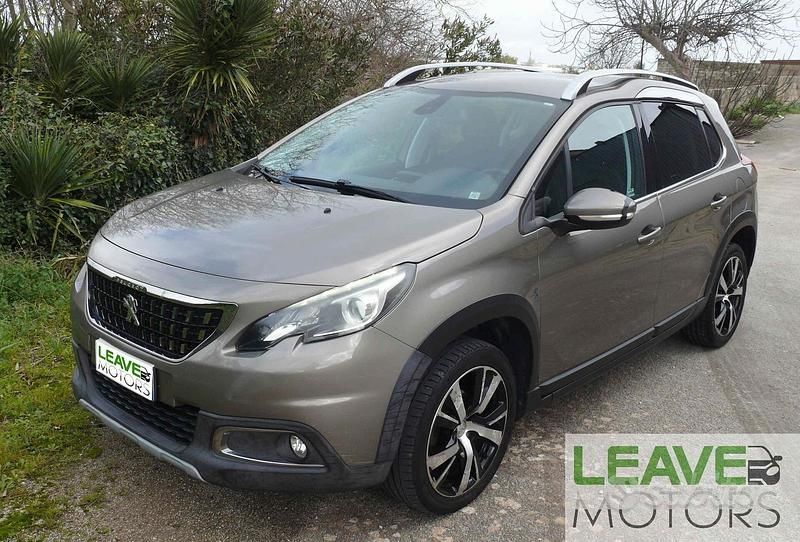 Usata Peugeot 2008 Allure 100 CV (73 kW) 2017 Marrone SUV