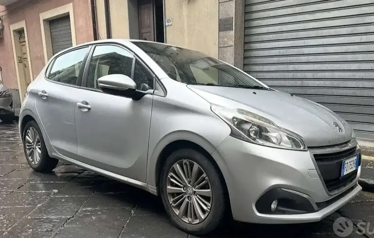 Usata Peugeot 208 Allure 99 CV (72 kW) 2017 Utilitaria