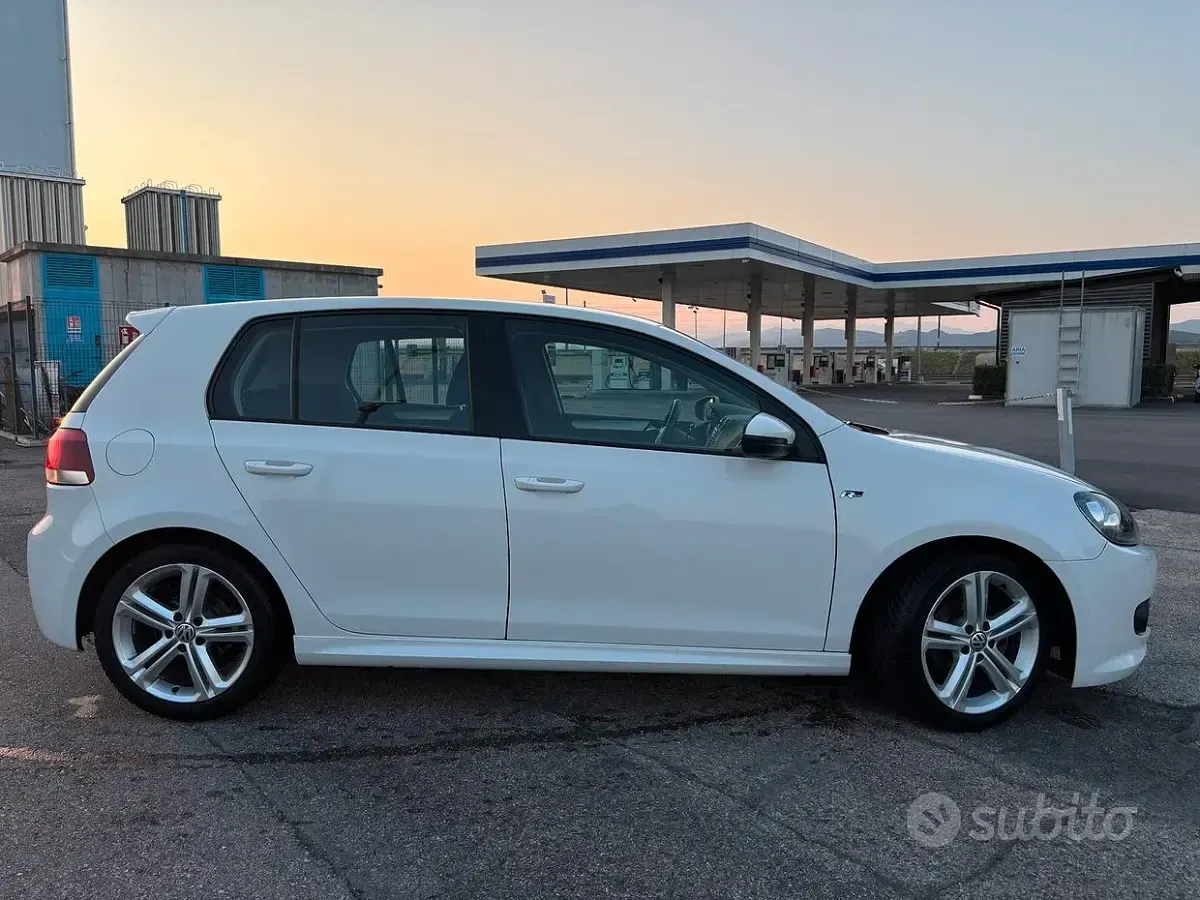 Usata VW Golf VII 102 CV (75 kW) 2012 Bianco Berlina