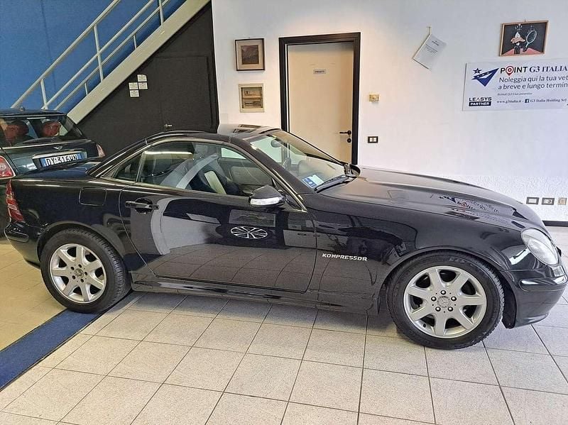 Usata Mercedes SLK200 163 CV (119 kW) 2001 Nero Cabrio