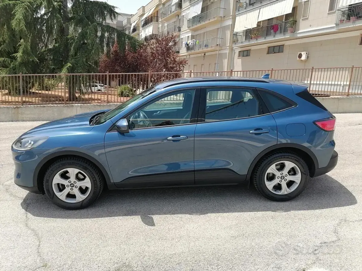 Usata Ford Kuga Titanium 120 CV (88 kW) 2022 Blu SUV