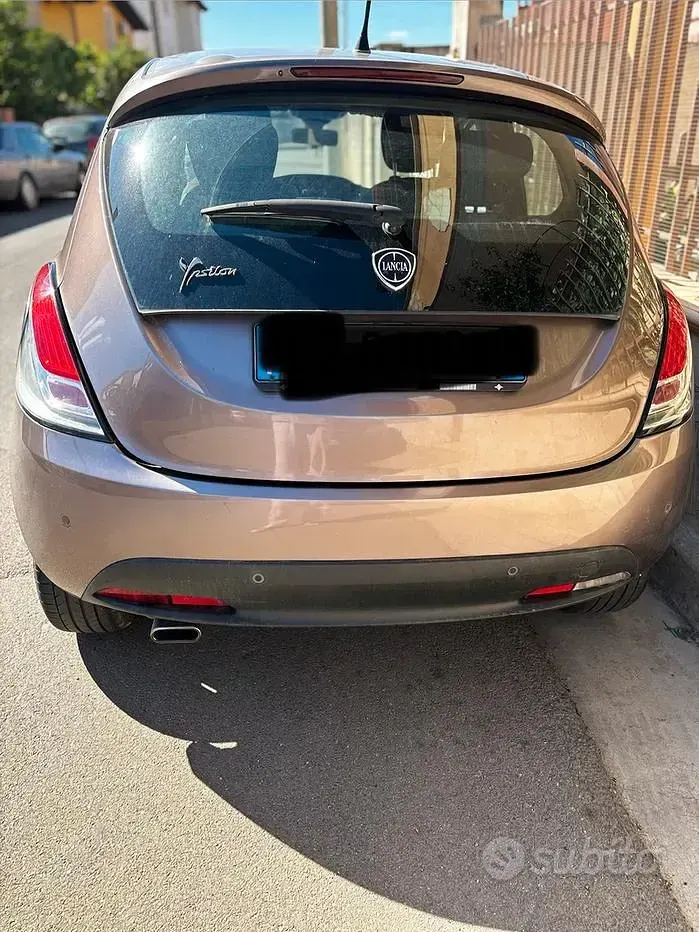 Usata Lancia Ypsilon 95 CV (69 kW) 2015 Marrone Utilitaria
