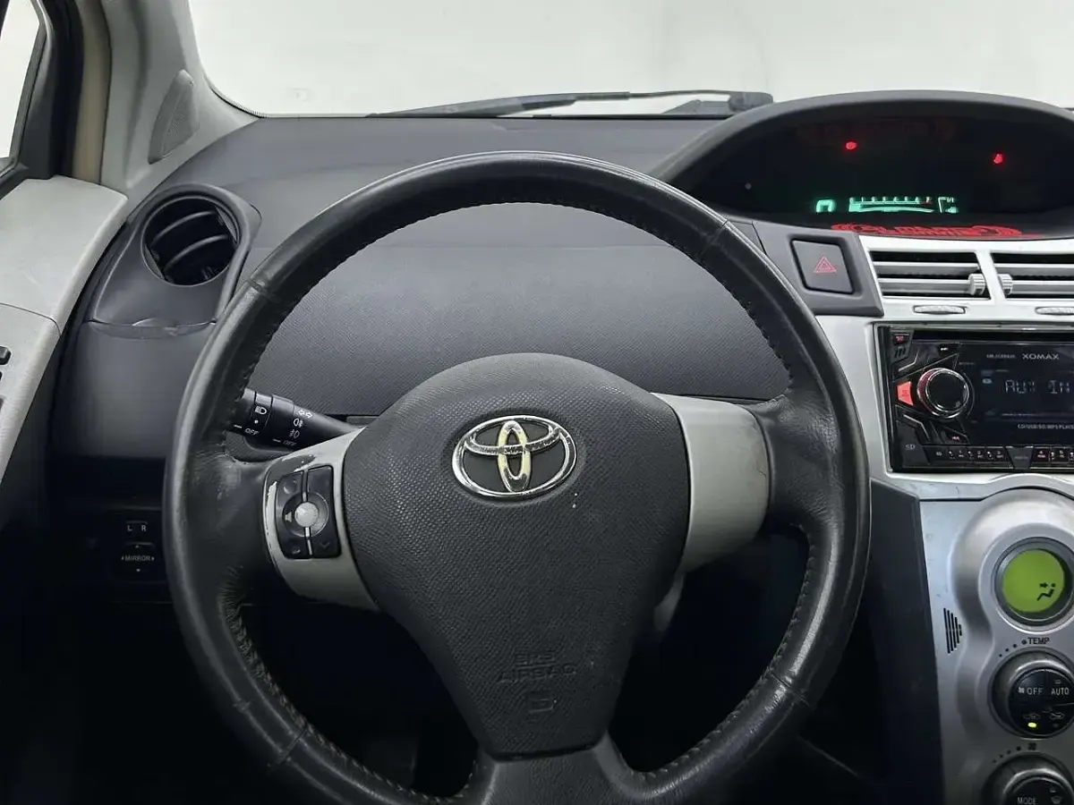 Usata Toyota Yaris 69 CV (50 kW) 2007 Grigio Utilitaria