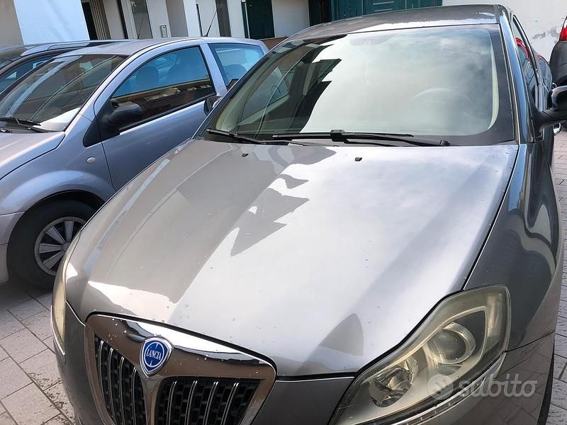 Usata Lancia Delta 120 CV (88 kW) 2011 Grigio Utilitaria