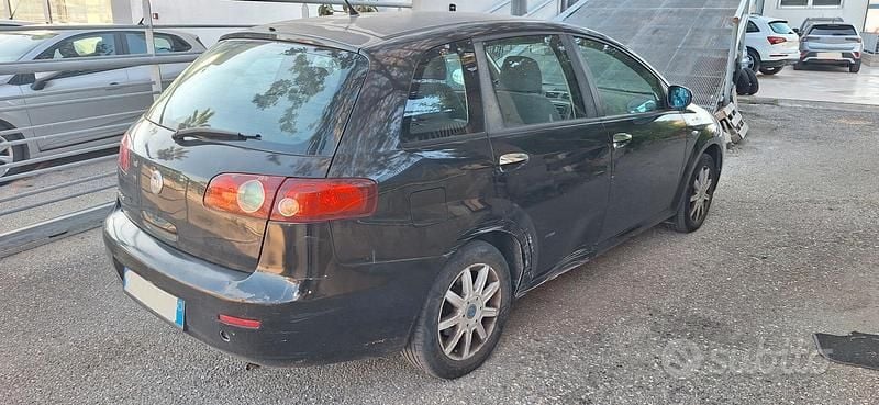 Usata Fiat Croma Dynamic 119 CV (87 kW) 2006 Blu Station wagon