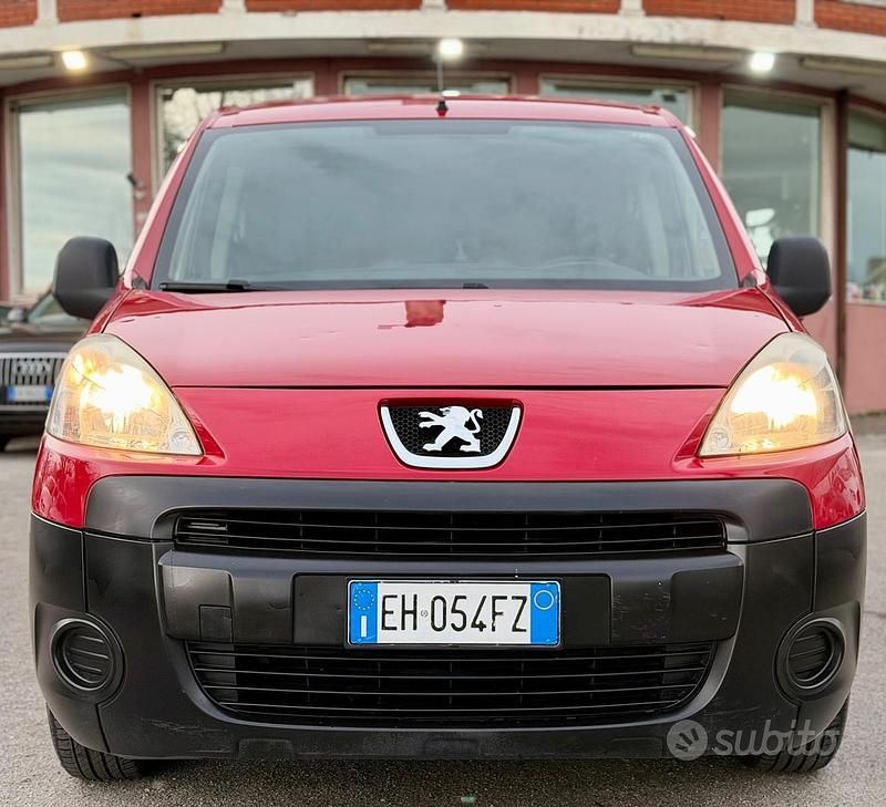 Usata Peugeot Partner 90 CV (66 kW) 2011 Rosso Monovolume