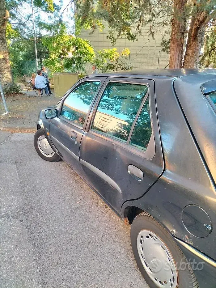 Usata Ford Fiesta 75 CV (55 kW) 1997 Nero Utilitaria