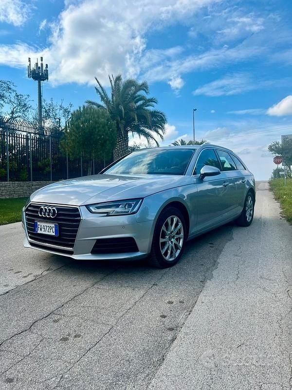 Begagnad Audi A4 Business Plus 150 HK (110 kW) 2019 Grå Kombi