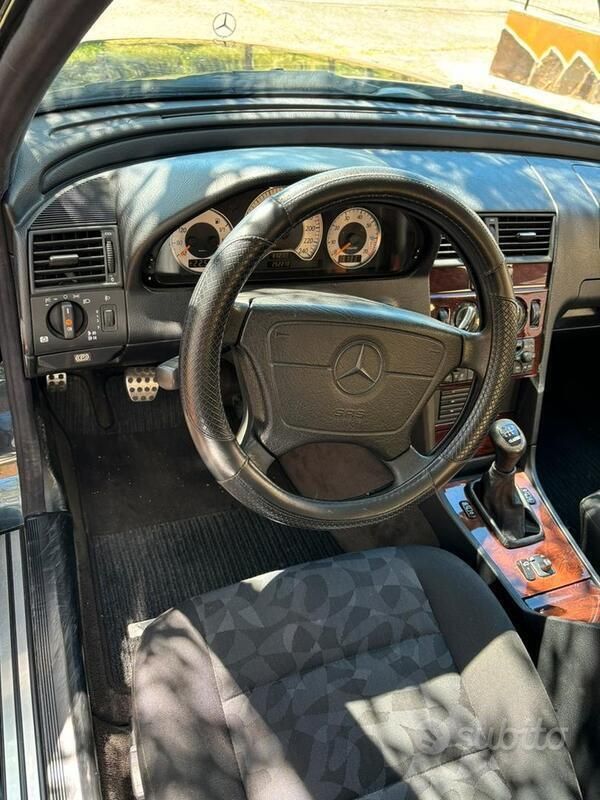 Usata Mercedes C180 Classic 122 CV (89 kW) 1997 Blu/azzurro Berlina