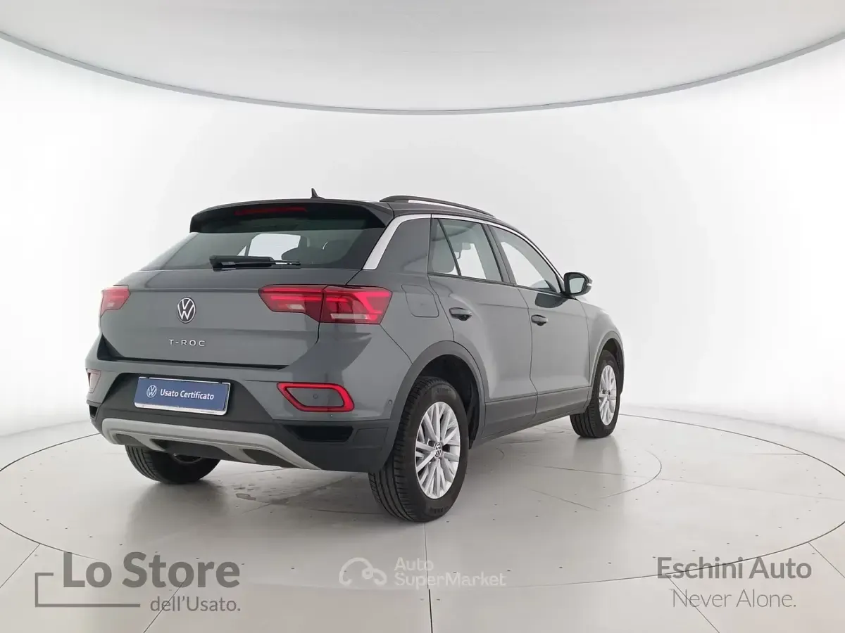 Usata VW T-Roc Life 150 CV (110 kW) 2024 Indium grey metallizzato nero SUV