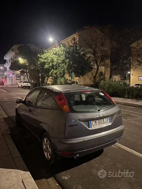 Usata Ford Focus 100 CV (73 kW) 2003 Grigio Berlina
