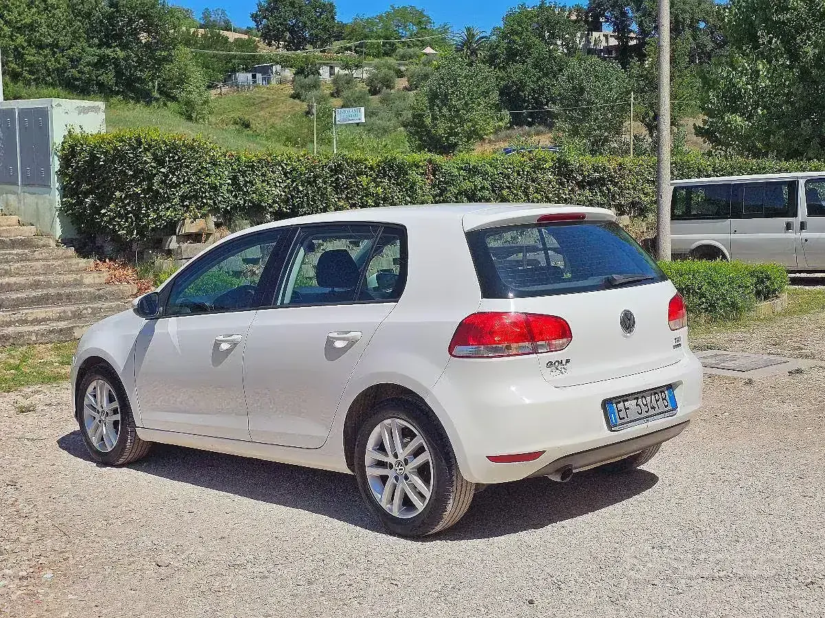 Usata VW Golf VI 105 CV (77 kW) 2011 Bianco Utilitaria
