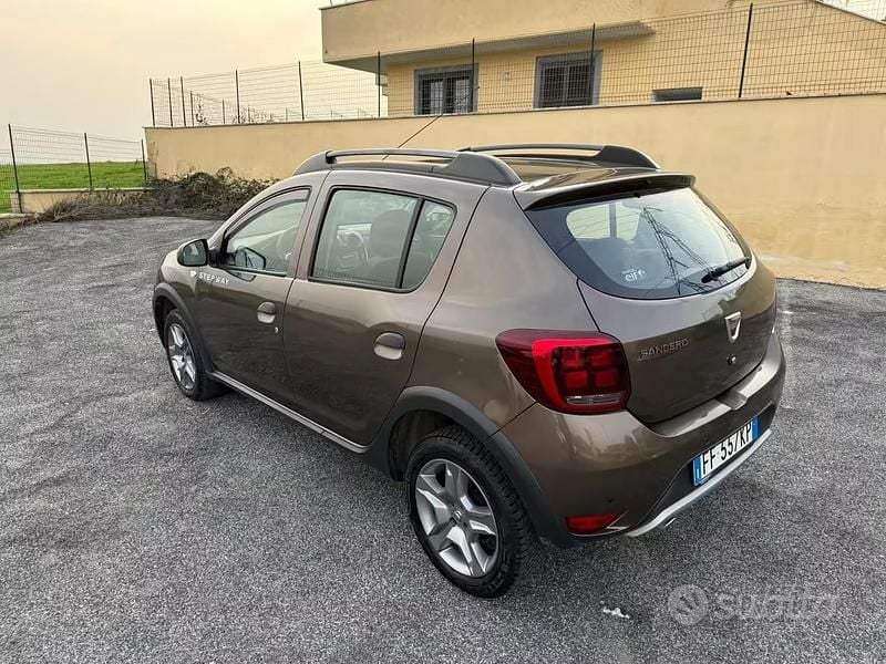 Usata Dacia Sandero Stepway 90 CV (66 kW) 2017 Marrone Berlina