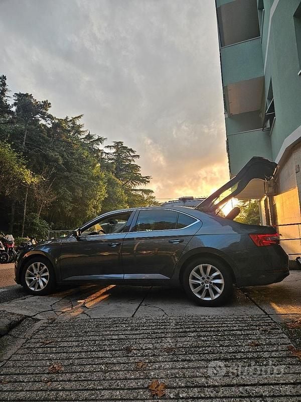 Usata Skoda Superb Executive 150 CV (110 kW) 2018 Grigio Berlina