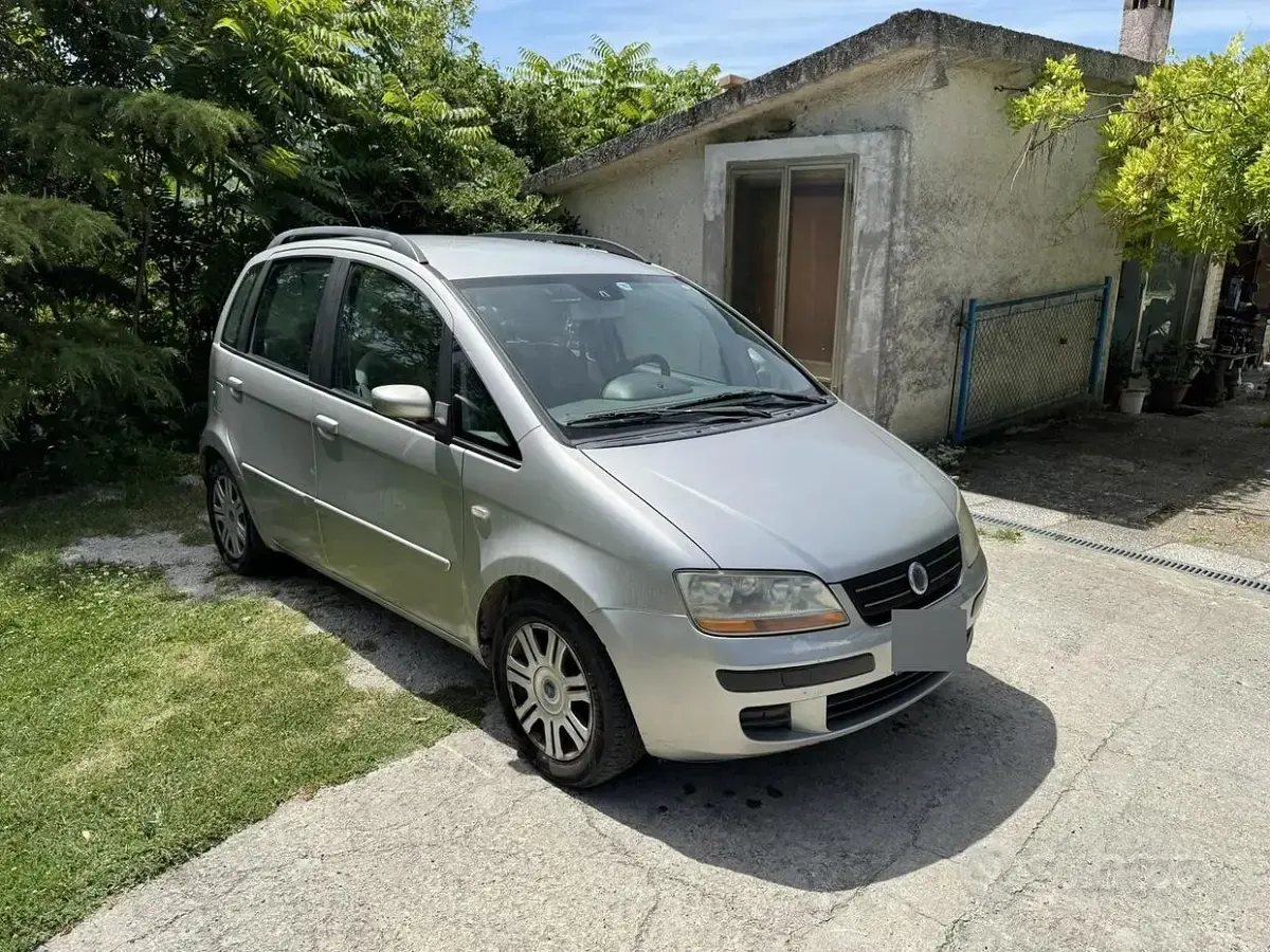 Usata Fiat Idea 95 CV (69 kW) 2004 Grigio Monovolume