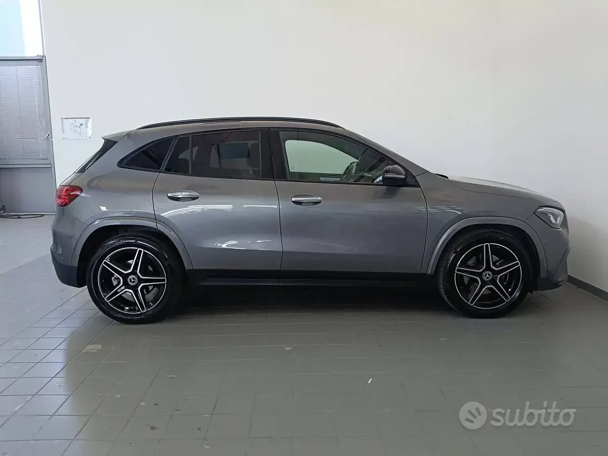 Usata Mercedes GLA200 AMG line 150 CV (110 kW) 2025 Grigio SUV