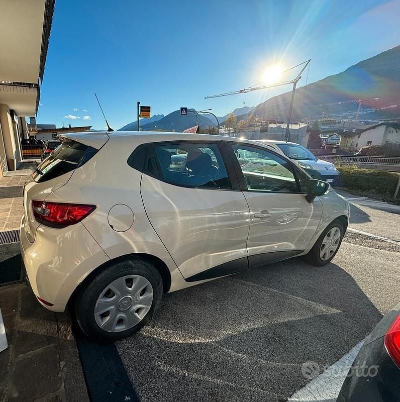 Usata Renault Clio IV Life 75 CV (55 kW) 2017 Beige Berlina