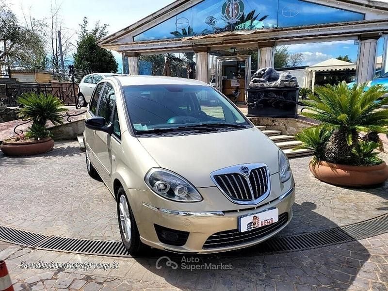 Usata Lancia Musa 95 CV (69 kW) 2012 Beige Monovolume