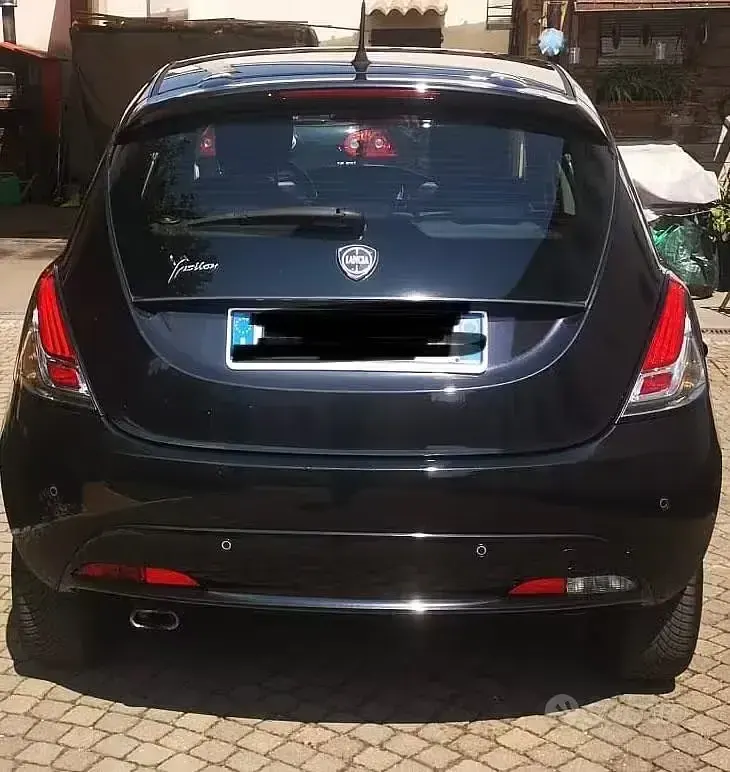 Usata Lancia Ypsilon 69 CV (50 kW) 2016 Nero Utilitaria
