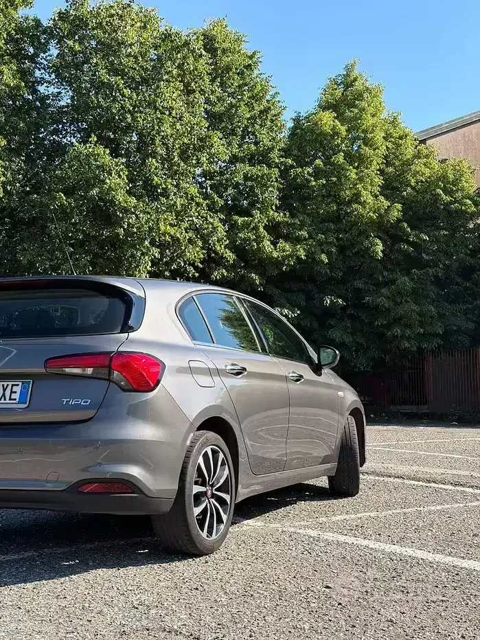 Usata Fiat Tipo Lounge 95 CV (69 kW) 2018 Grigio Berlina
