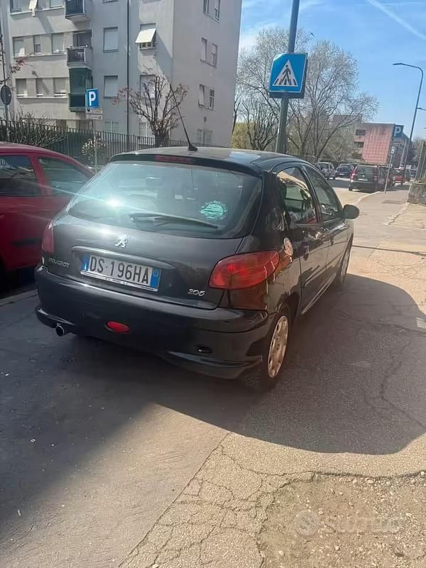 Usata Peugeot 206 68 CV (50 kW) 2008 Nero Berlina