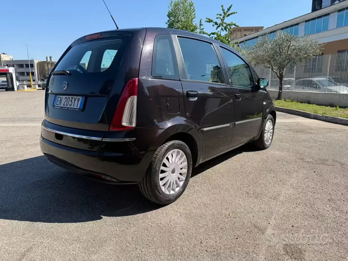 Gebraucht Lancia Musa 77 PS (56 kW) 2012 Schwarz Van / Kleinbus