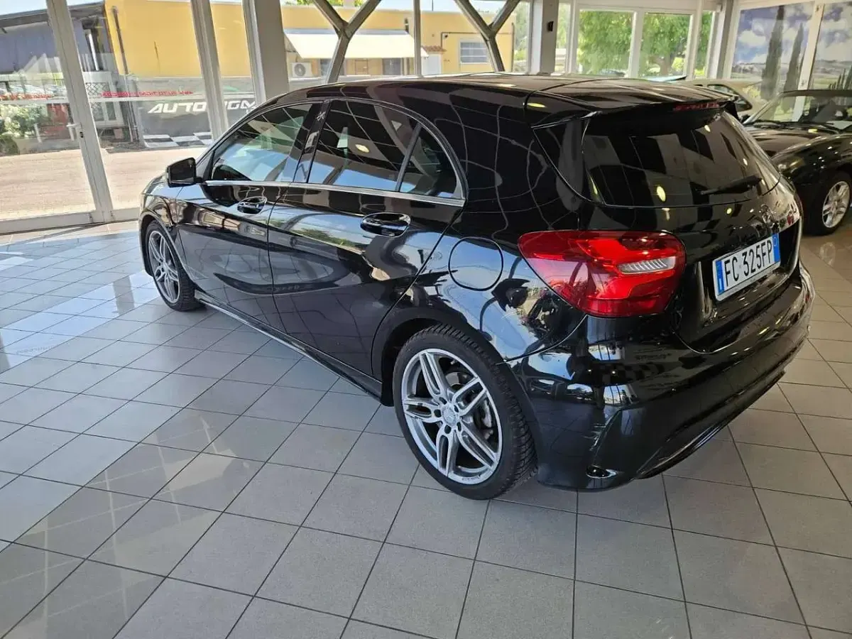 Usata Mercedes A180 Premium 109 CV (80 kW) 2016 Nero Utilitaria