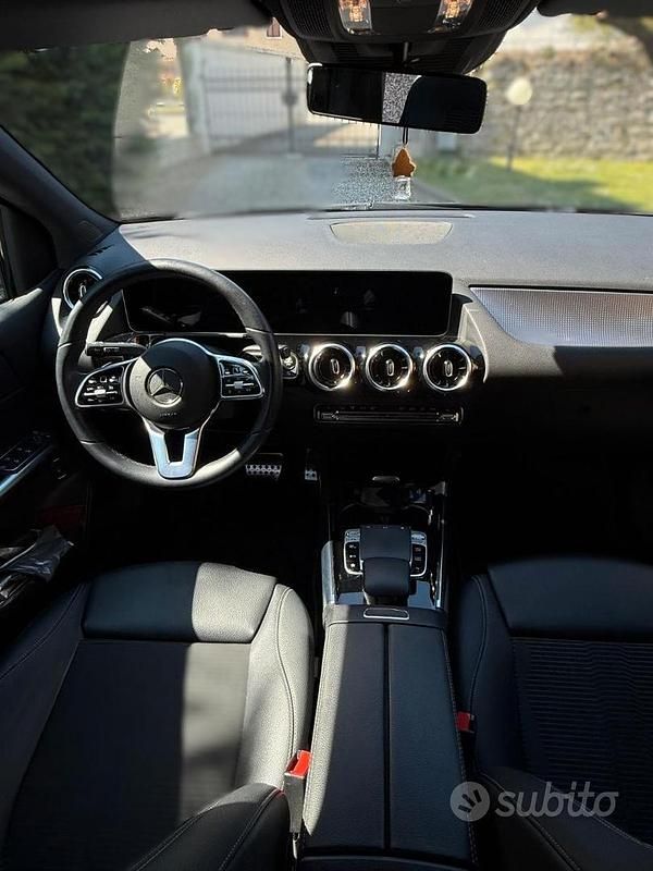 Usata Mercedes B180 116 CV (85 kW) 2019 Nero Monovolume