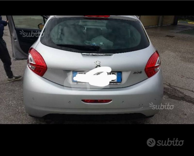 Usata Peugeot 208 82 CV (60 kW) 2014 Grigio Utilitaria