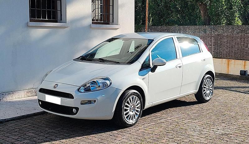 Usata Fiat Punto Street 77 CV (56 kW) 2017 Bianco Utilitaria