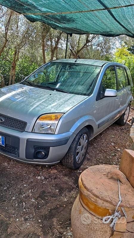Usata Ford Fusion 80 CV (58 kW) 2007 Grigio Berlina