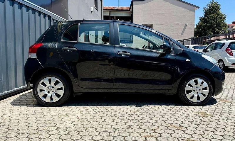 Usata Toyota Yaris Luxury 69 CV (50 kW) 2009 Nero Berlina