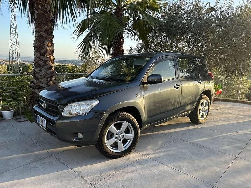 Usata 2008 Toyota RAV4 SUV | 5300 € (Ottimo prezzo) - Immagine 1/4