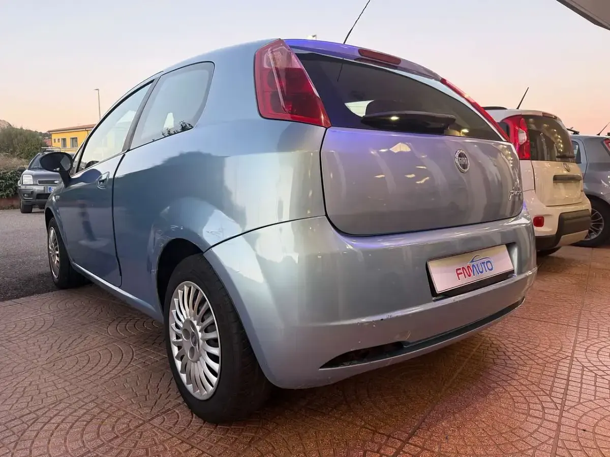 Usata Fiat Grande Punto Active 65 CV (47 kW) 2005 Azzurro Utilitaria