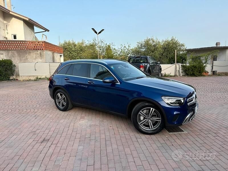 Blu/azzurro Usata 2019 Mercedes GLC200 Premium Plus SUV | 30.000 € (Buon prezzo) - Immagine 1/4