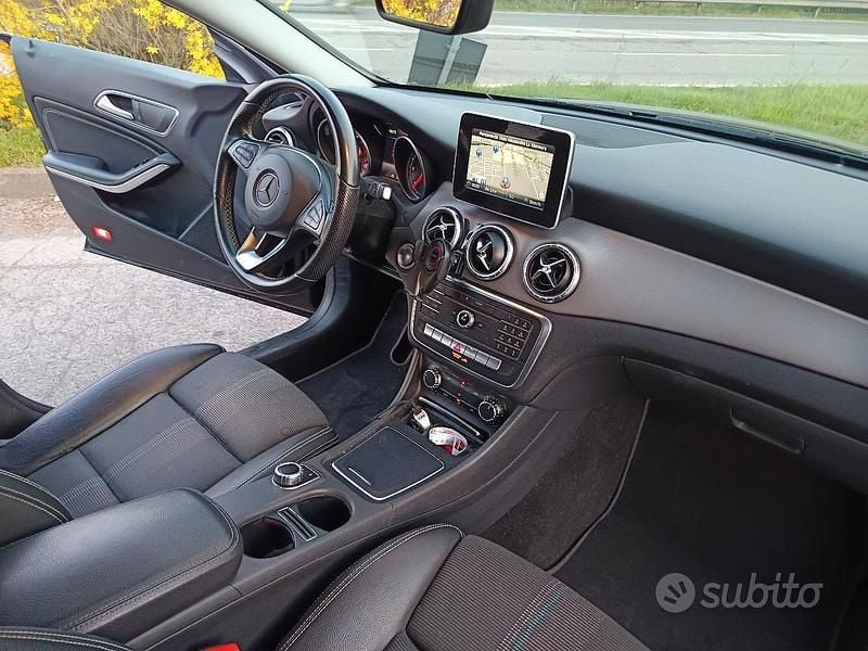 Usata Mercedes CLA200 150 CV (110 kW) 2019 Nero Coupé
