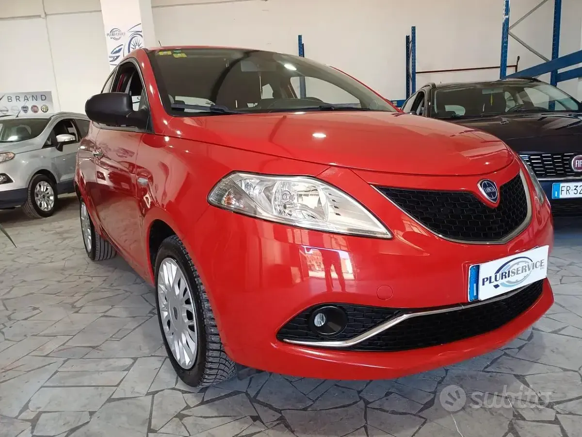 Usata Lancia Ypsilon 69 CV (50 kW) 2018 Rosso Utilitaria