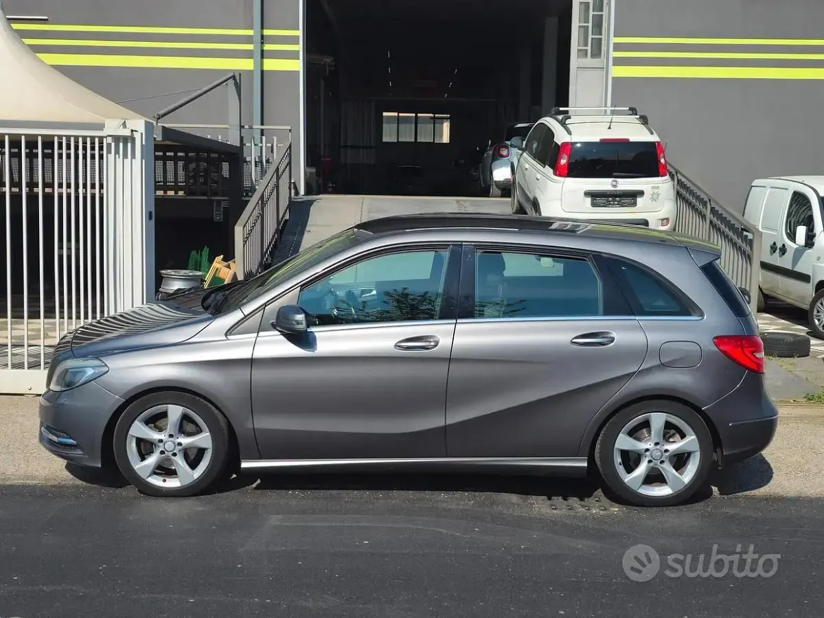 Usata Mercedes B160 90 CV (66 kW) 2014 Grigio Utilitaria