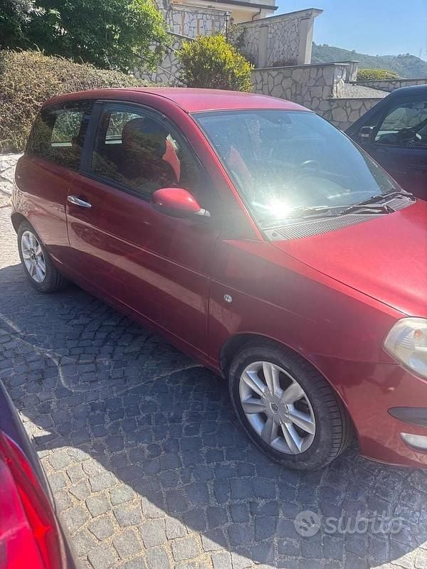 Usata Lancia Ypsilon 60 CV (44 kW) 2004 Rosso Utilitaria