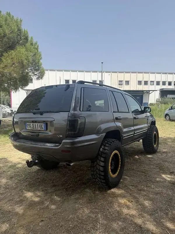 Usata Jeep Grand Cherokee Overland 258 CV (189 kW) 2003 Grigio SUV